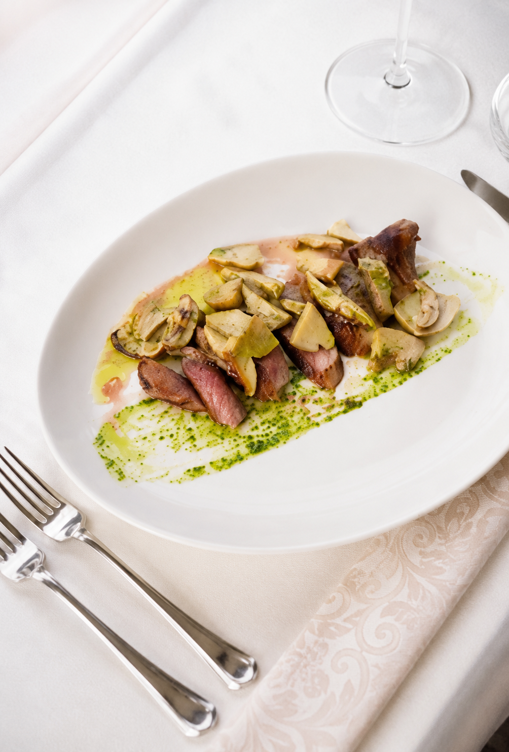 Tagliata di carne con funghi porcini